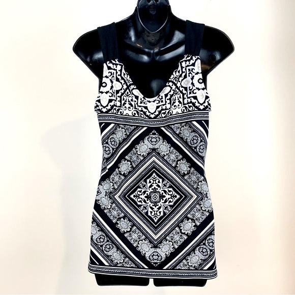 White House Black Market print tank top, size small - Picture 3 of 5